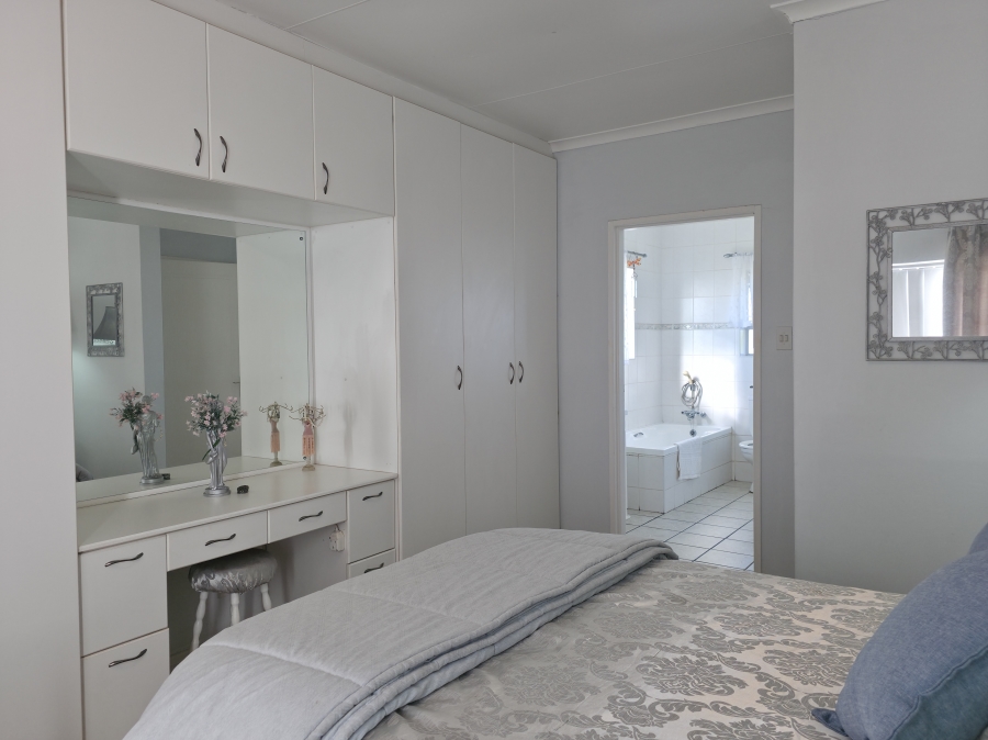 3 Bedroom Property for Sale in Wavecrest Eastern Cape